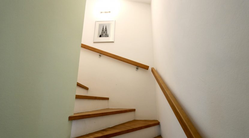 Treppe zum Obergeschoss