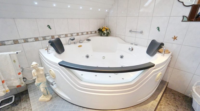 Whirlpool im Wellnessbad