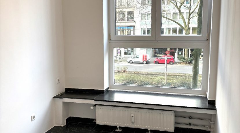 Büro 2 zur Straße