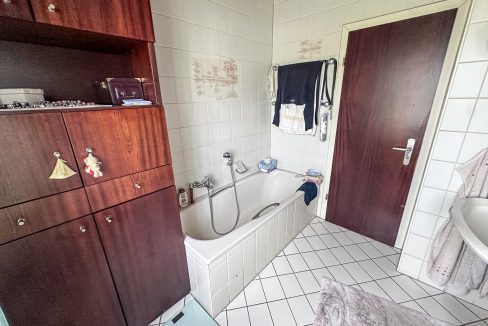 Badezimmer EG