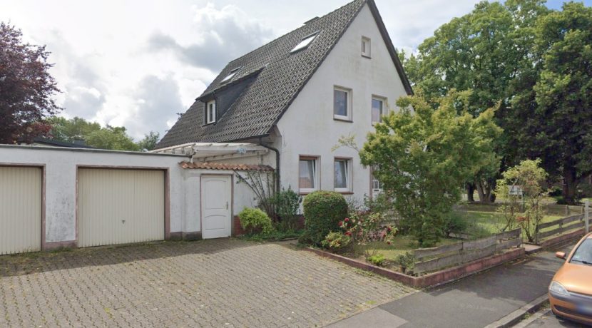 Haus mit 3 Garagen