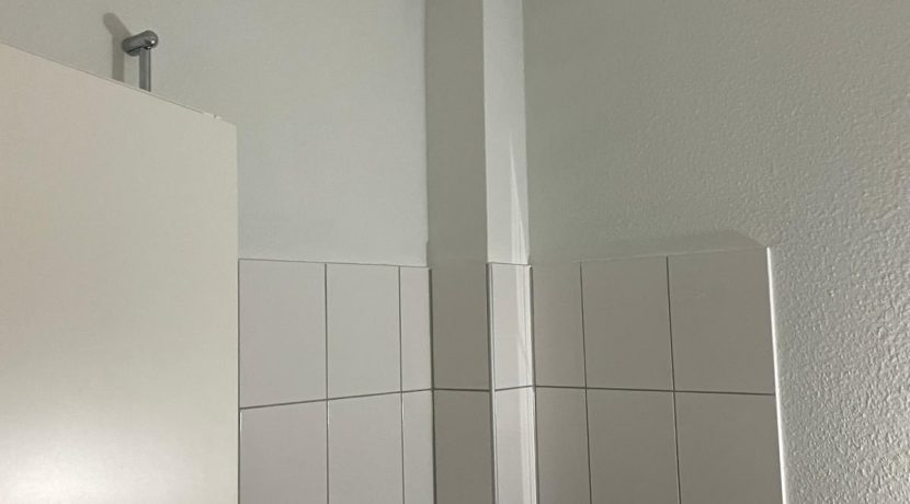 Badezimmer Wohnung 2. OG rechts