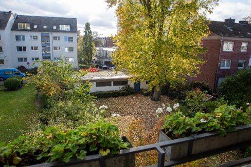 Ansicht Grundstück mit Garagenbau