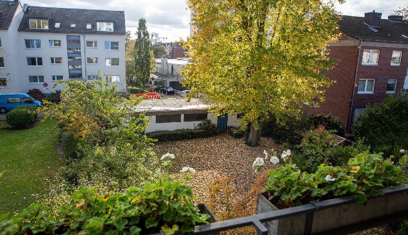 Ansicht Grundstück mit Garagenbau