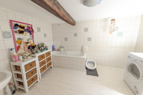 Badezimmer 1. Wohnung OG