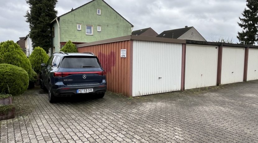 Garage und Stellplatz