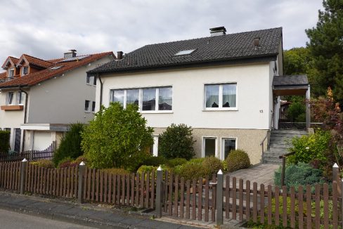 Gepflegtes Einfamilienhaus mit Einliegerwhg.