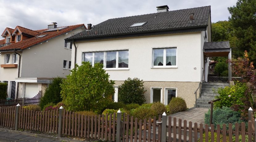 Gepflegtes Einfamilienhaus mit Einliegerwhg.