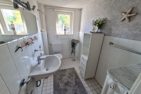 WC (Badewanne möglich)