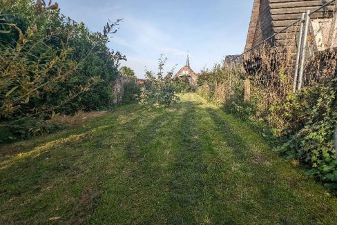 kleine Wiese zum Alleenradweg