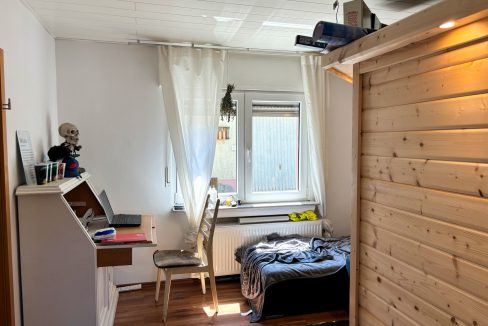 Durchgangszimmer mit Sauna EG