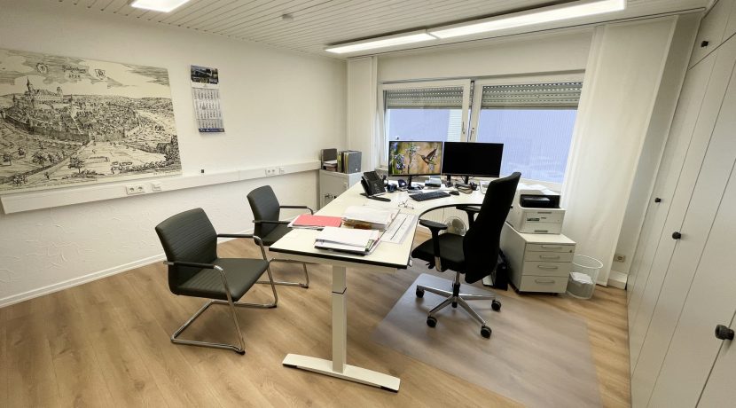 Büro EG