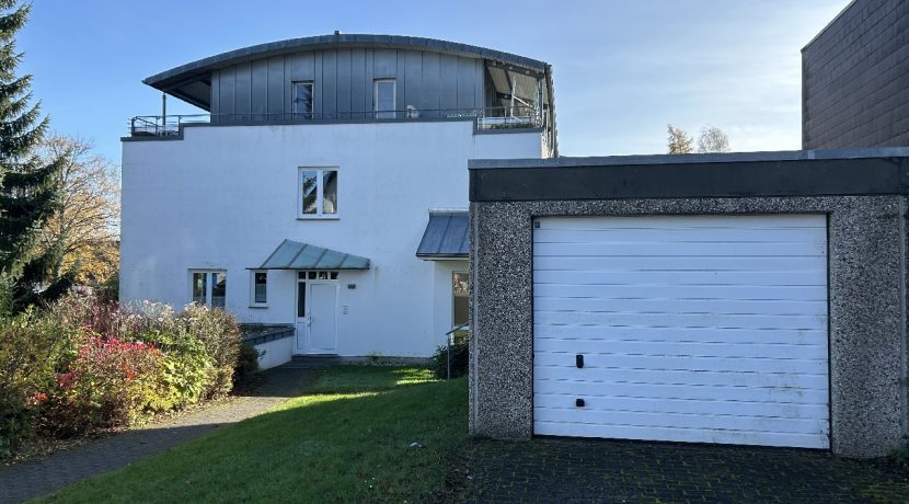 Wohnungseingang mit Garage