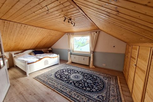 Schlafzimmer DG