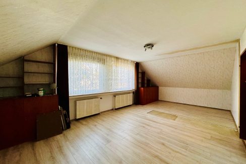 großzügiges Schlafzimmer