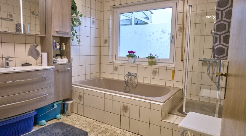 Badezimmer EG