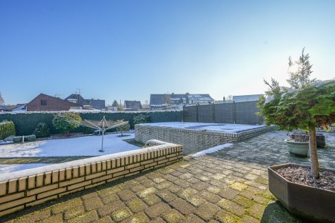 Terrasse mit Blick in den Garten