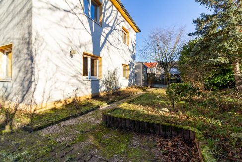 Zugang zum Garten - für ideale Sonnenstunden auf der Terrasse.