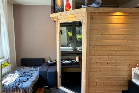 Durchgangszimmer mit Sauna EG