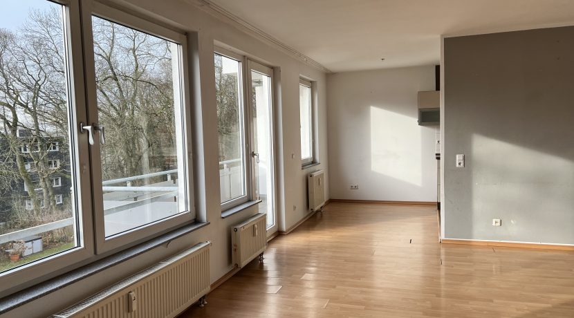 Wohnzimmer mit Balkon