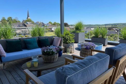 Großzügige Dachterrasse mit tollem Blick