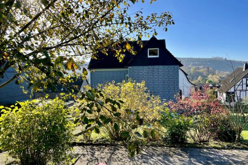 zweite Terrasse im Garten