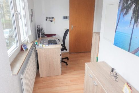 Wohnungsdiele mit Platz für ein Homeoffice