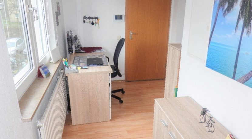 Wohnungsdiele mit Platz für ein Homeoffice