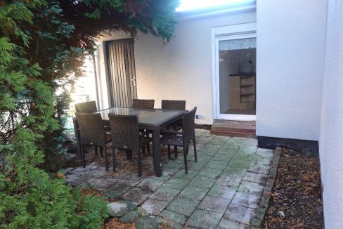 Weitere Terrasse mit Zugang zum Essbereich