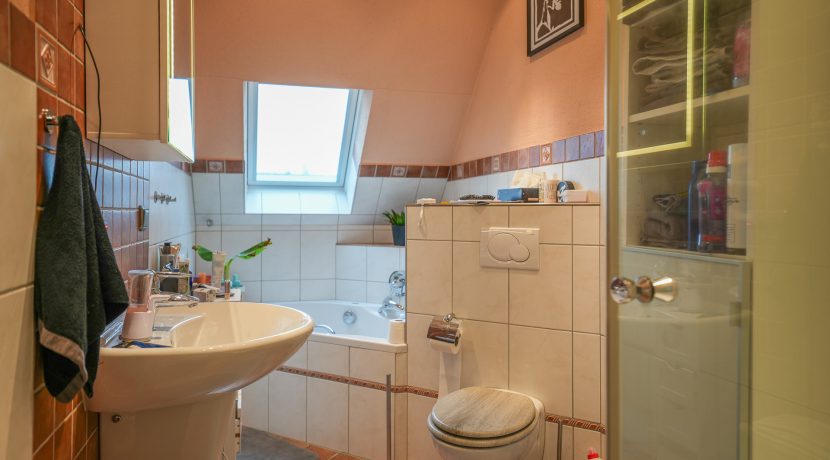 Badezimmer Wohnung DG