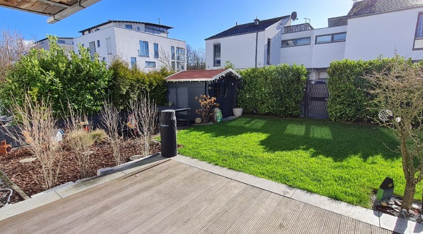 Ca. 20 m² große Terrasse nach Süden