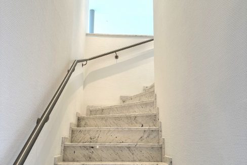 Treppe zum Wohnbereich