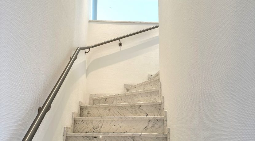 Treppe zum Wohnbereich