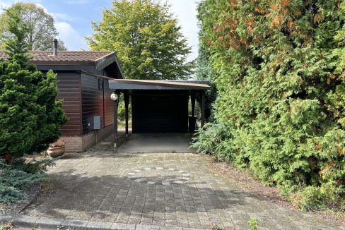 Einfahrt/Carport