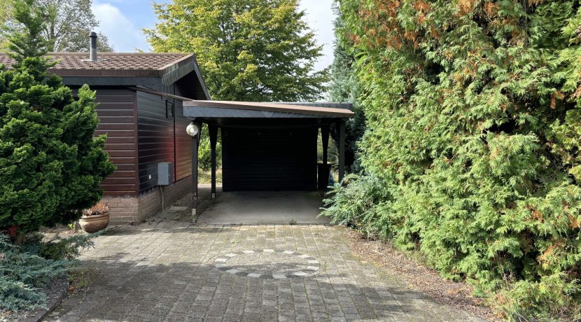 Einfahrt/Carport