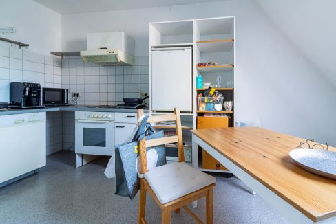 Auch die Küche in der Einliegerwohnung lässt keine Wünsche offen.