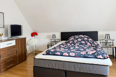 Schlafzimmer DG