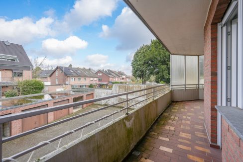 Balkon aus Schlaf und Kinderzimmer