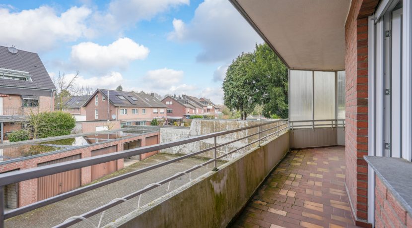 Balkon aus Schlaf und Kinderzimmer