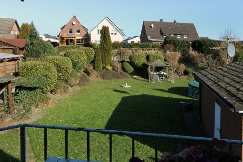 DG: Balkon mit Gartenblick